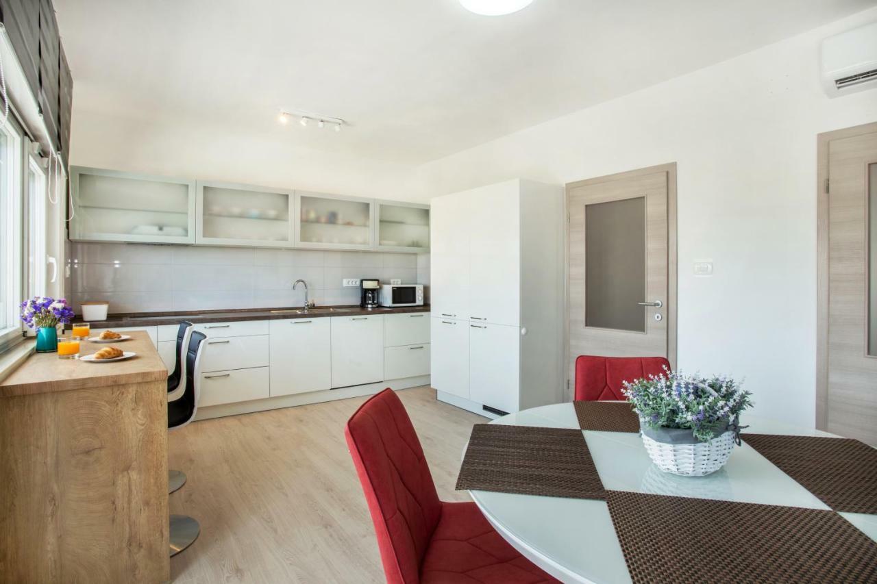 Ac Apartment With 2 Bedrooms And 2 Bathrooms-Free Private Parking Split Exteriör bild